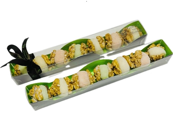 Tray walnoot marsepein